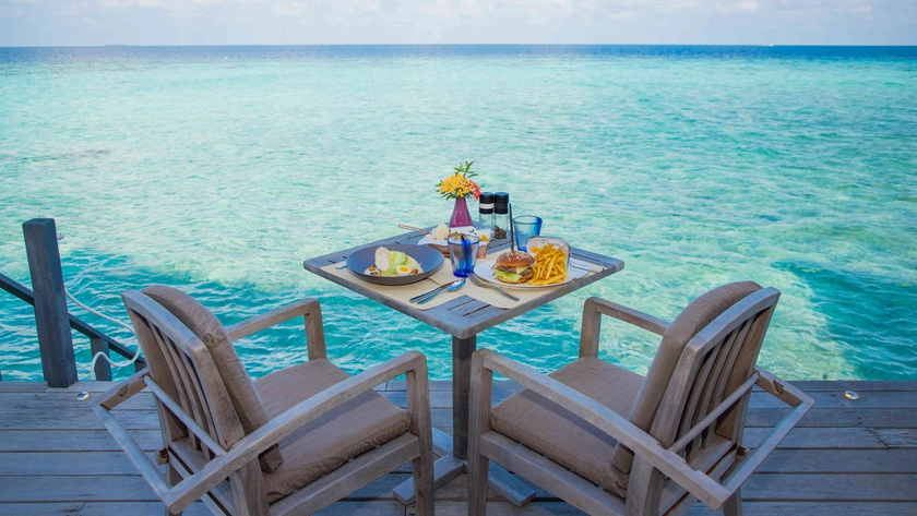 Komandoo Island Resort & Spa 007