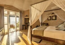 Komandoo Island Resort & Spa KomandooJacuzziBeachVillasInterior 3 1600 900 2