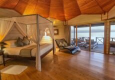 Komandoo Island Resort & Spa water villa 705x397